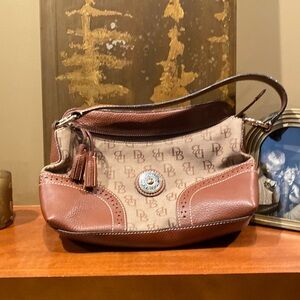 DOONEY & BOURKE SADDLE PURSE Measures 11.5x6 very clean AAA 19/10 minor flaws